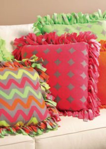 no sew throw pillow covers - upcycle a t-shirt