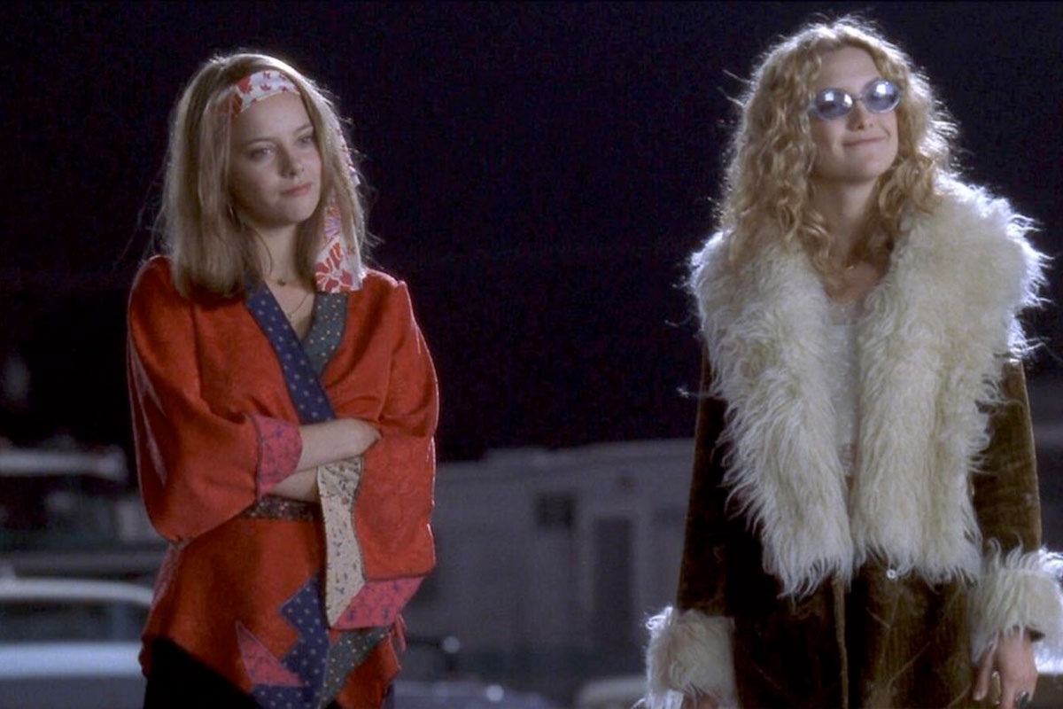 Kate Hudson and Bijou Phillips in Almost Famous