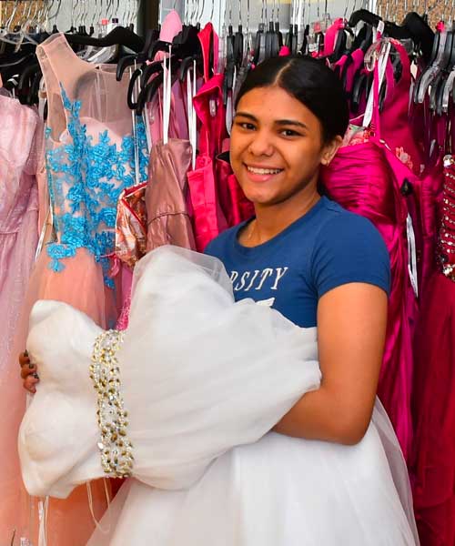WGIRLS project glam provides prom dresses to underserved NYC girls