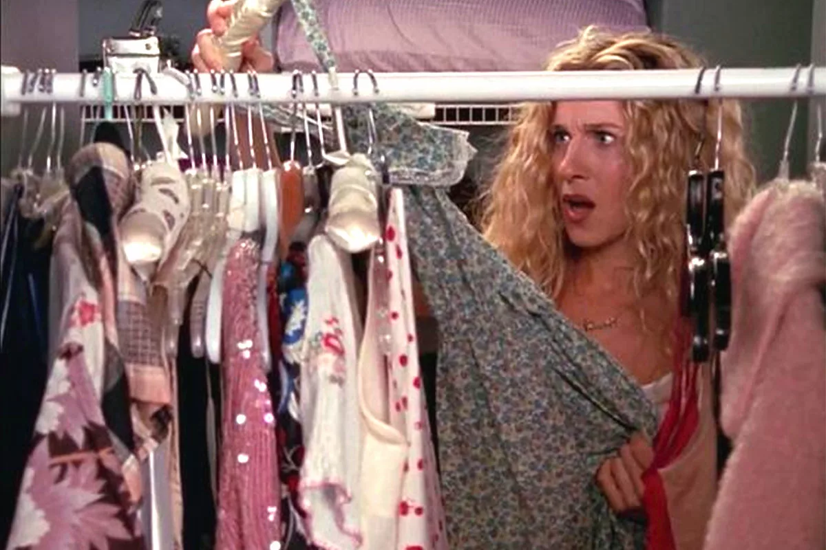 carrie bradshaw goes thrifting